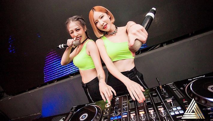 坏坏惹人爱！性感实力派派对女王组合Party Bad GirlsMC Arisa x DJ Cyndi Facebook-第1张