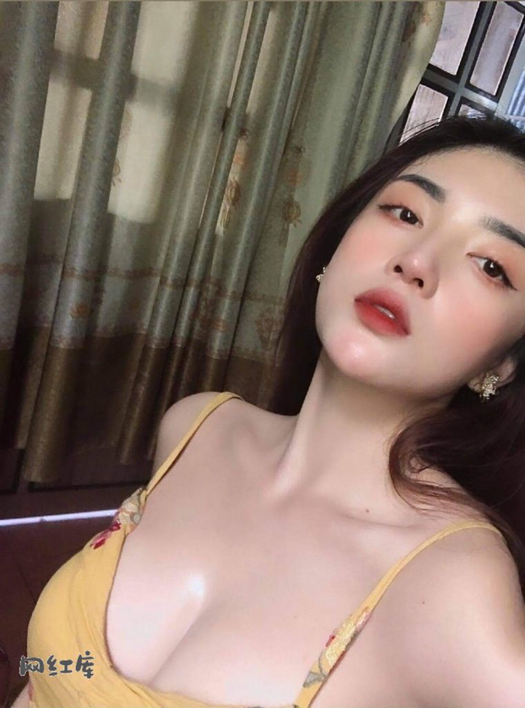 越南美女网红VoYếnNhi的精致脸蛋和性感身材 Facebook-第3张