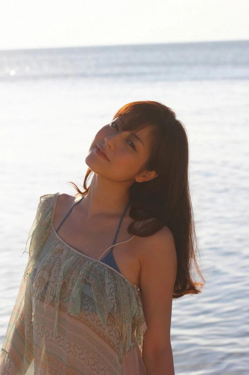 日本女星杉本有美，夏日海滩比基尼写真，亭亭玉立 Facebook-第1张