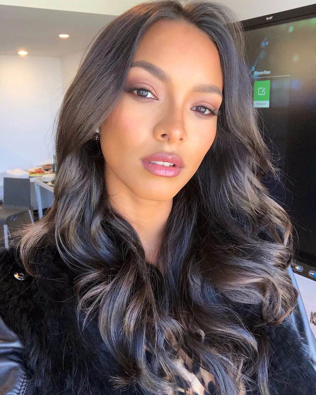 Lais Ribeiro：既是超模也是慈善家，美好身材下的美好心灵 Facebook-第1张