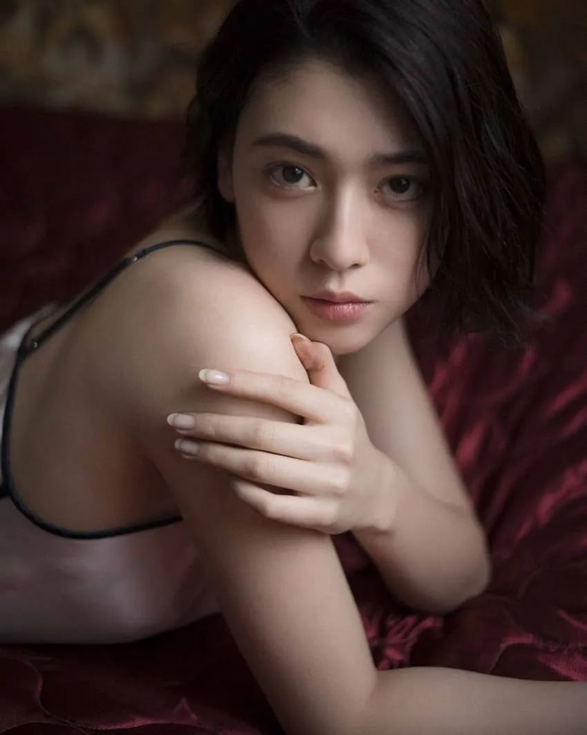 日本女星三吉彩花穿透视婚纱！雪肤娇嫩的美颜太惊艳 Facebook-第5张