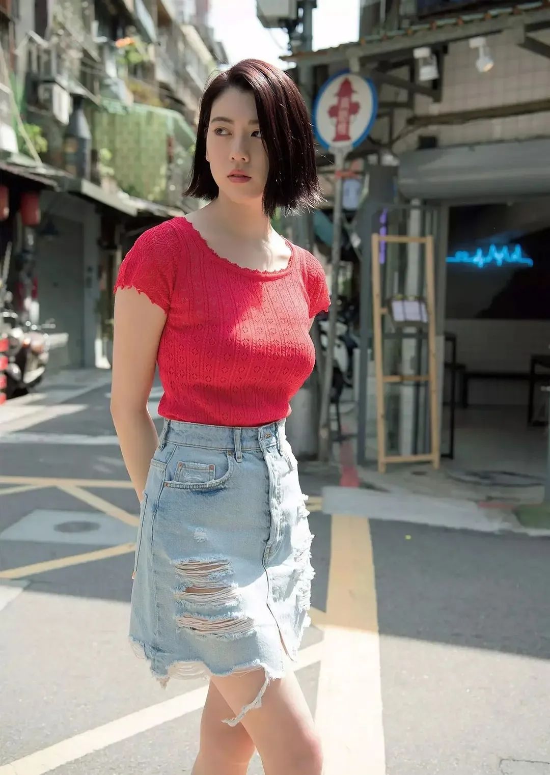 95后日本精致美女三吉彩花：成熟冷艳御姐脸，男女通杀 Facebook-第46张