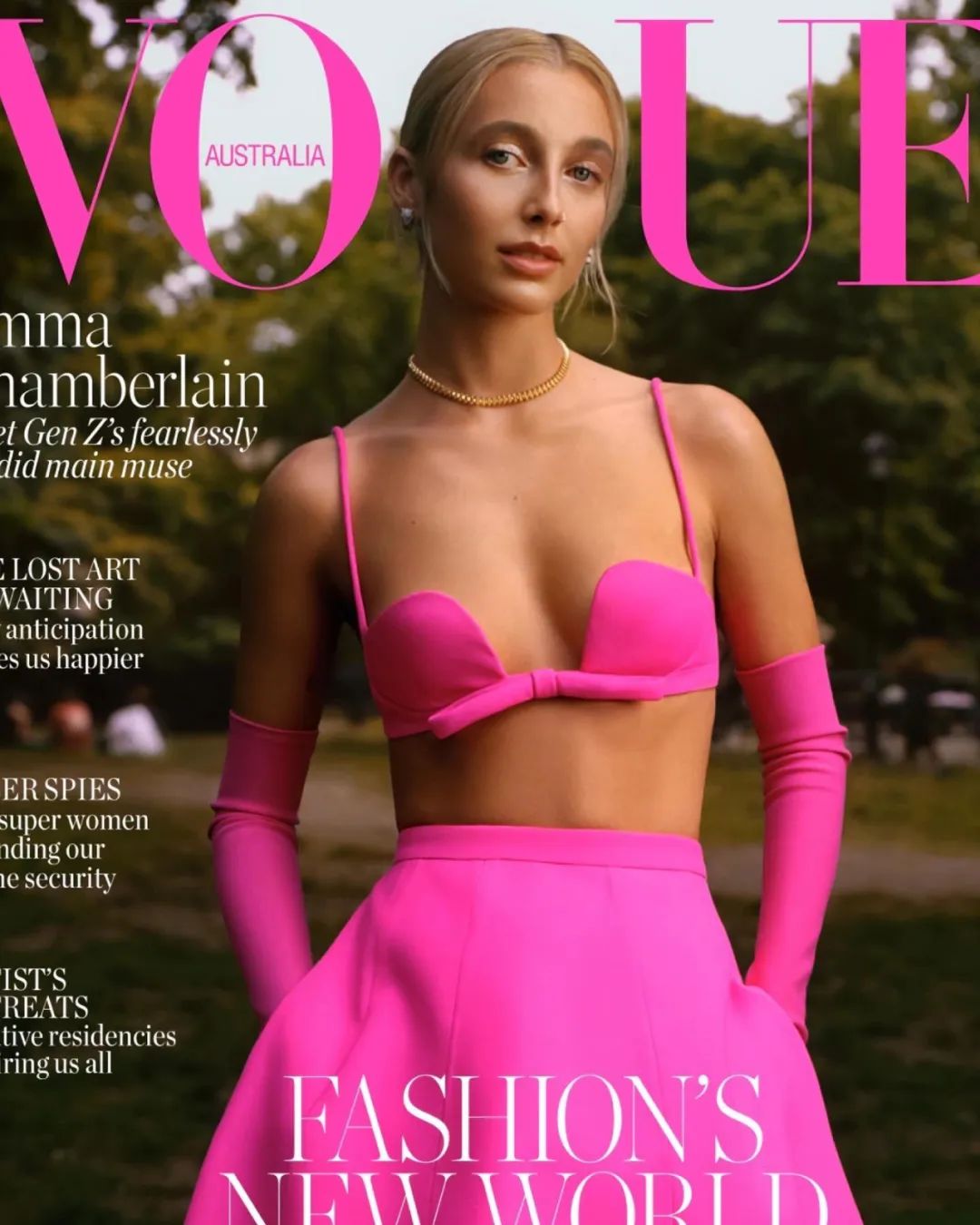 《VOGUE》澳大利亚版2022年9月刊，超级网红Emma Chamberlain Facebook-第1张