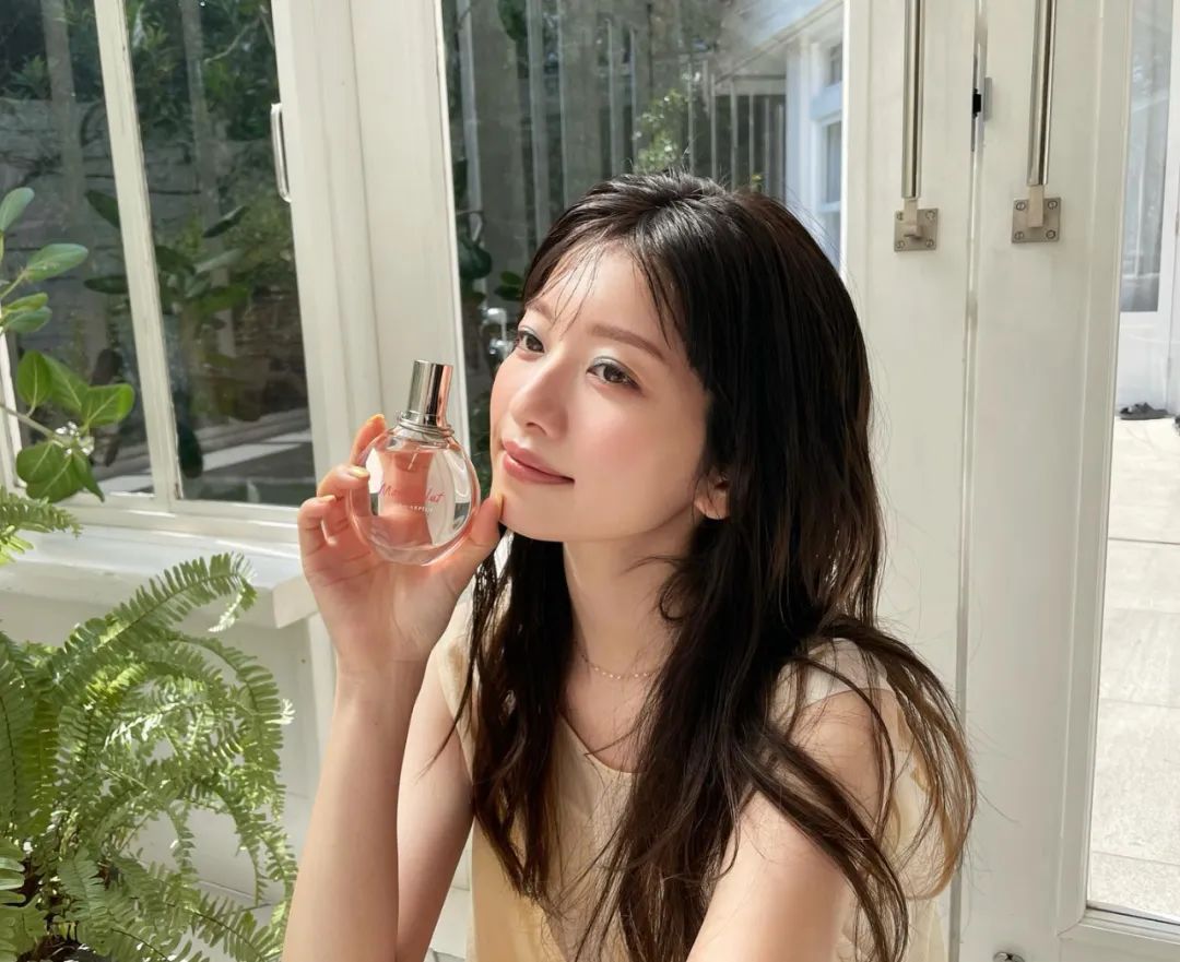 模特小室安未，日本少见的冷淡风清秀气质美女 Facebook-第22张