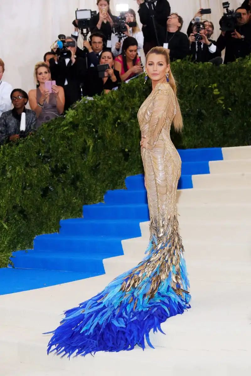 Blake Lively宣布退出今年 Met Gala，欣赏一下她历界的最佳造型 Facebook-第4张