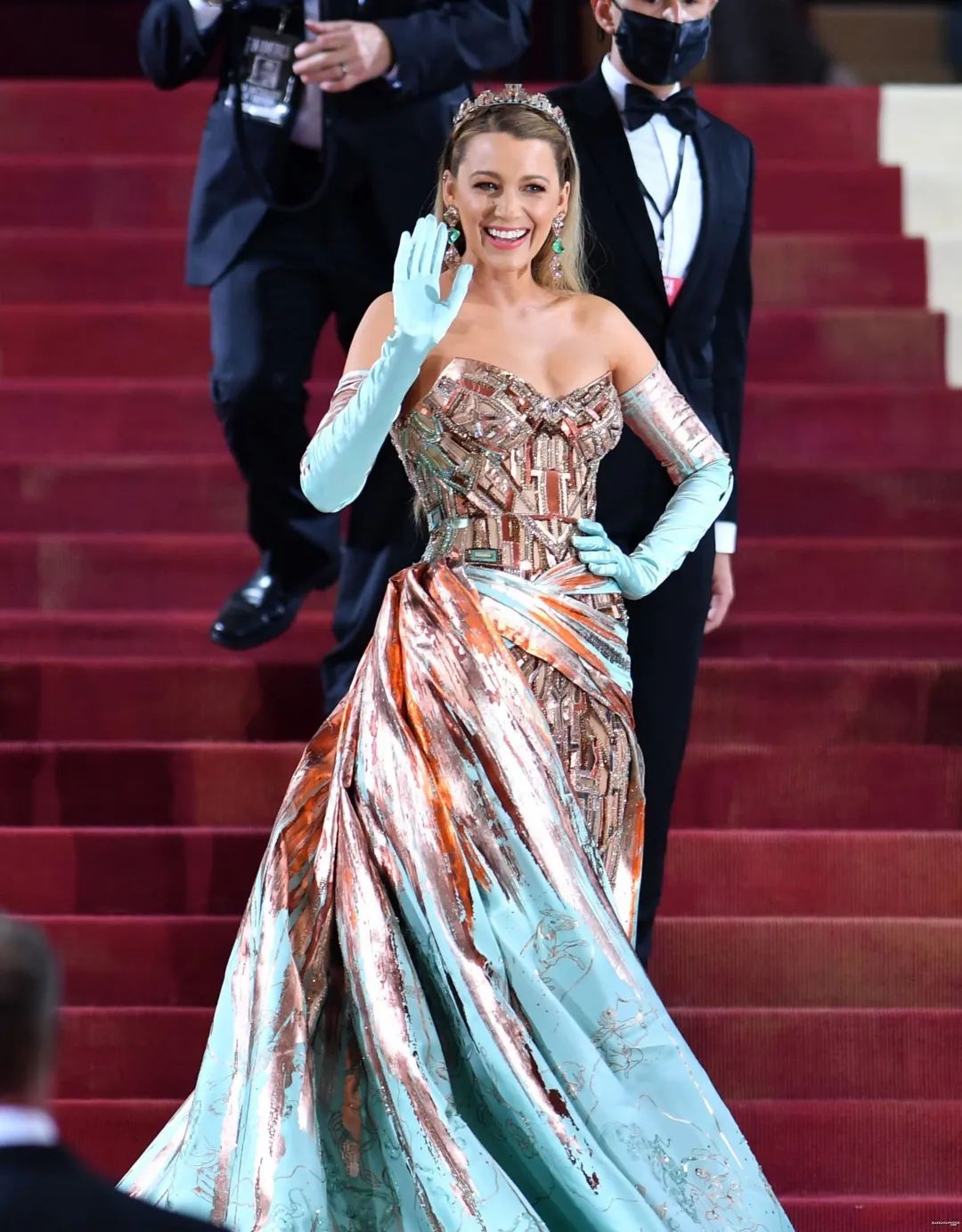 Blake Lively宣布退出今年 Met Gala，欣赏一下她历界的最佳造型 Facebook-第2张