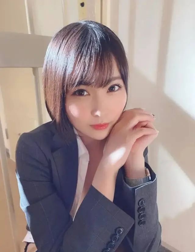 河合明日菜黄金比例，魔鬼大R和绝美脸蛋 Facebook-第8张