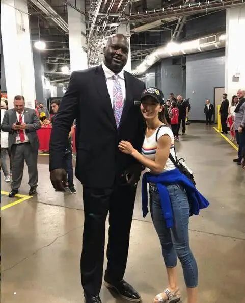 NBA赛场上的混血美女记者，人称"翘臀小腰精"，练臀美化比例 Facebook-第2张