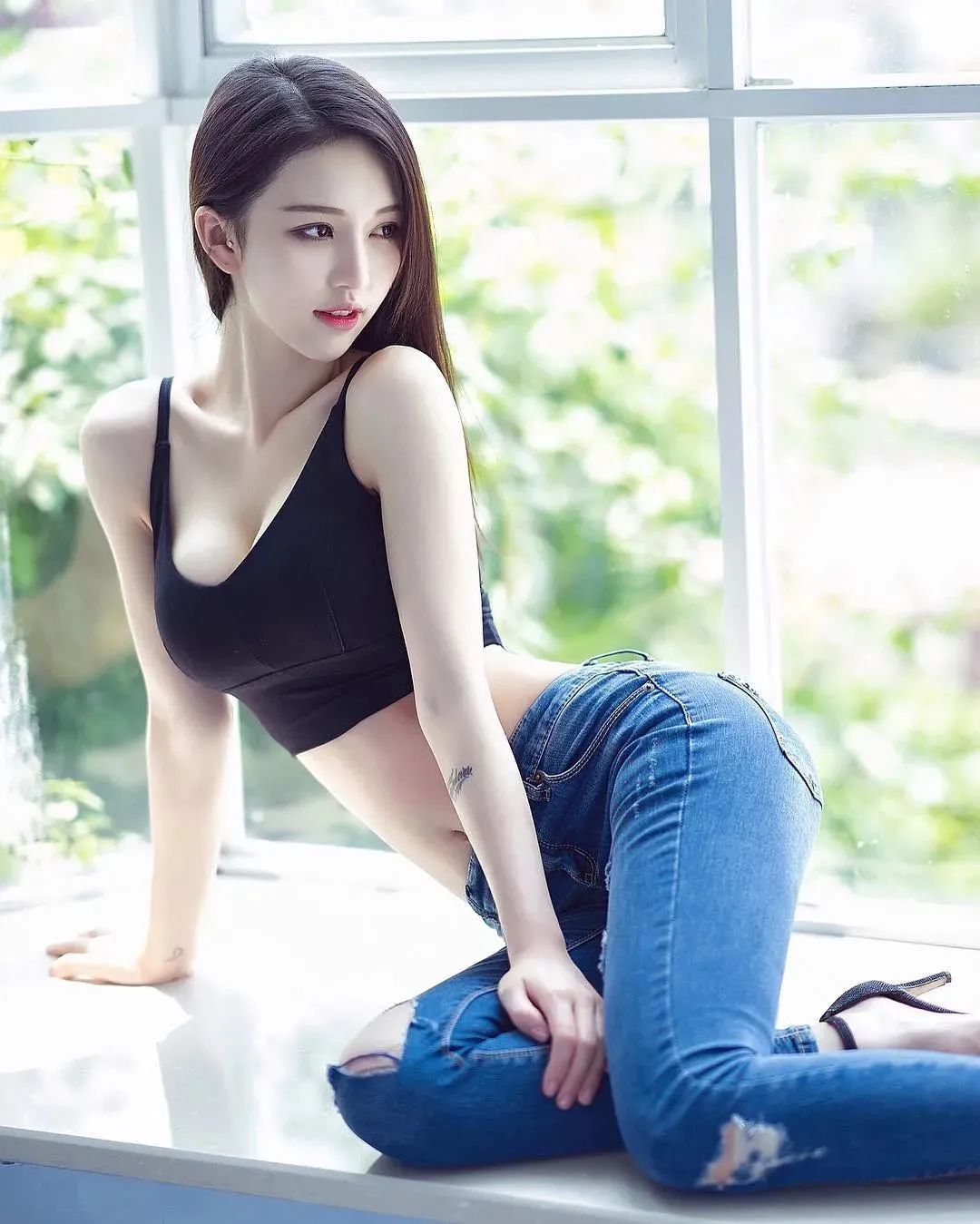 前YY主播佑徒倩倩crissielee——97cm的性感翘臀 Instagram-第1张