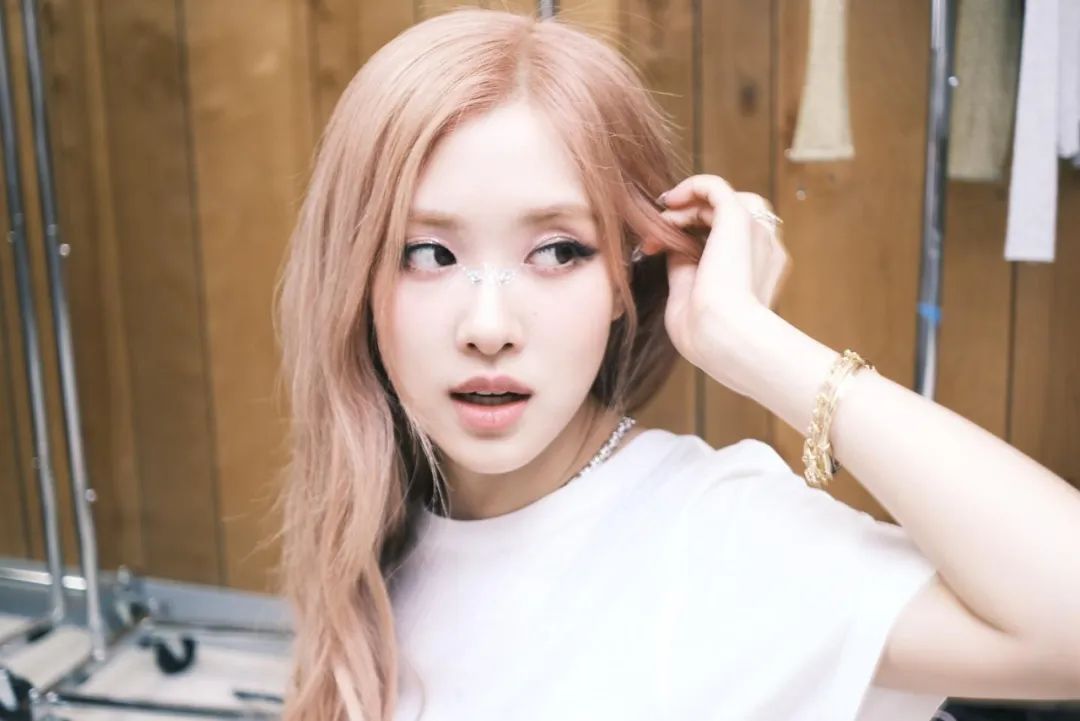 朴彩英（Rosé）美图精选VOL.2，INS图片更新至23年4月 Facebook-第5张