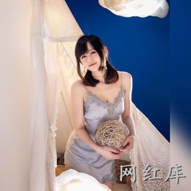 大眼正妹吴倩纬诱人火辣曲线美腿超逆天浑圆溢出难以招架啊！