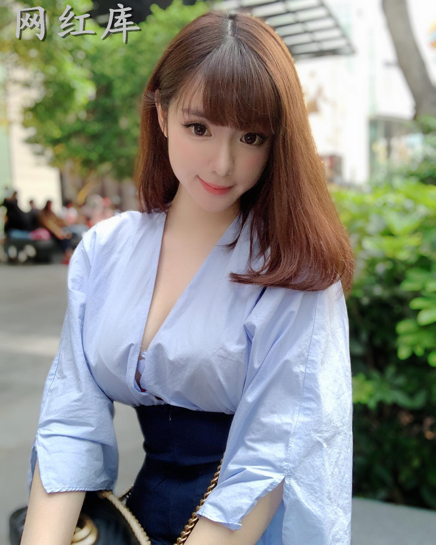 漂亮姐姐Amy香儿巨乳＋细腰，浑圆美乳正面无所遁形！分量太惊人