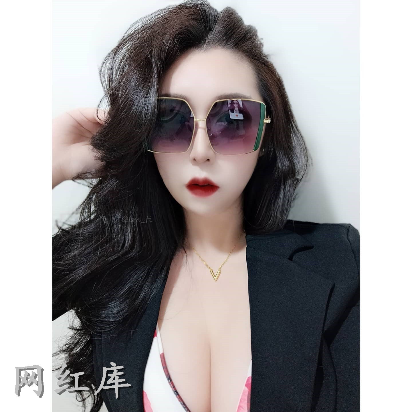 爆乳正妹Chili Lin满满的兇残乳量让你一次满足，攻击力十足让人想带她回家