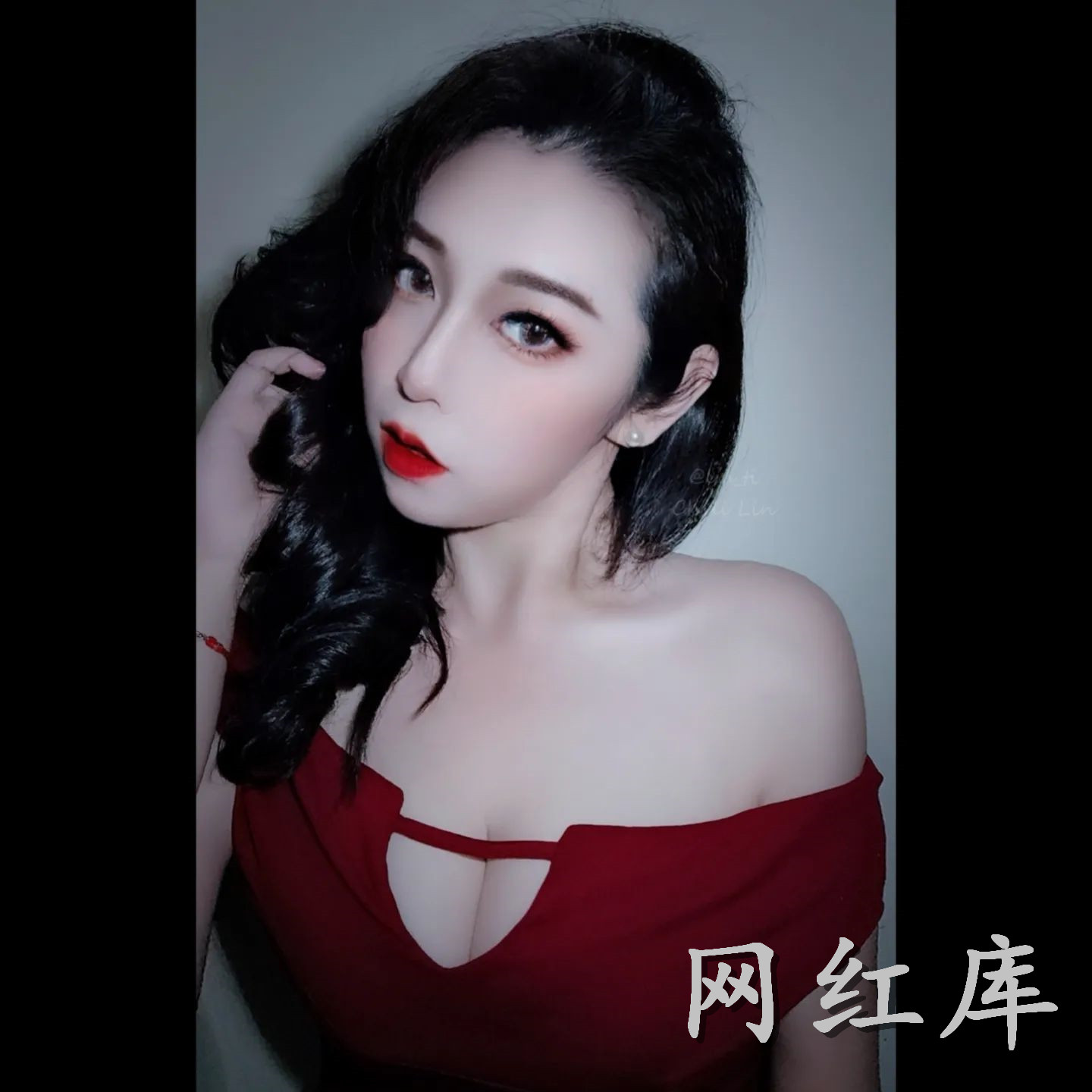 爆乳正妹Chili Lin满满的兇残乳量让你一次满足，攻击力十足让人想带她回家