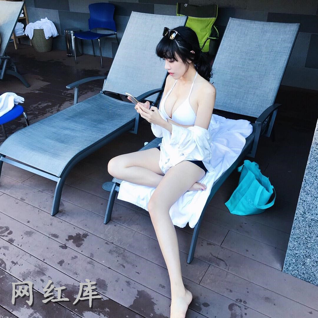 大奶正妹winnieIG狂晒紧致身材深邃事业线充满奶香味！画面有够惹火