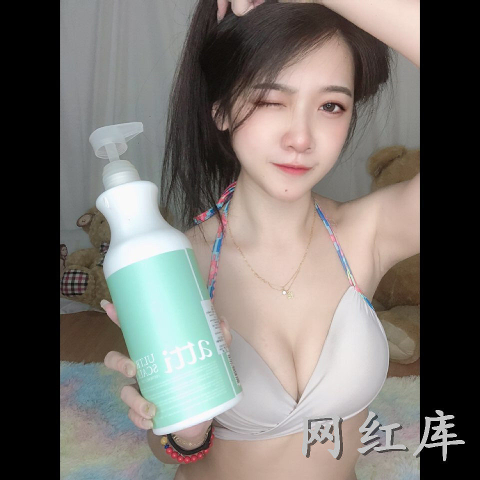 大奶Show girl赖红茶浑圆奶球大方露出养眼视角ig满满性感自拍照！