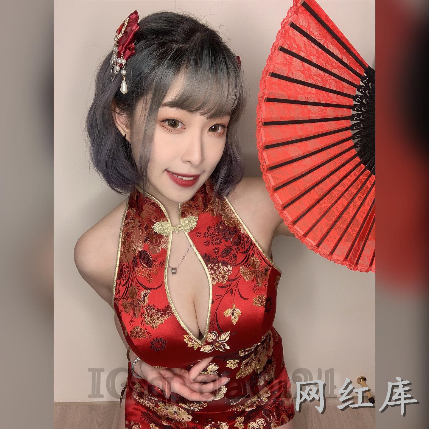 萌妹妲妲乳实力坚强！天然勾引让人好心动啊！颜值超高，沟沟好深邃！